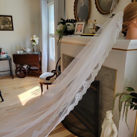 Vintage Lace Wedding Veil - Picture 5 of 5